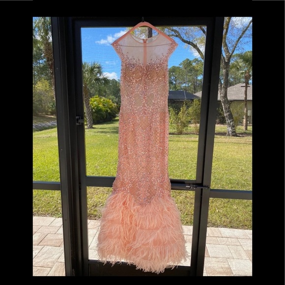 HOMECOMING PROM DRESS - Picture 2 of 11